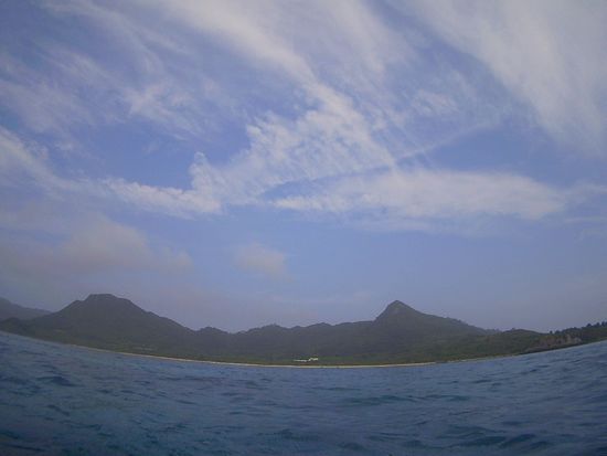 ほんのり薄雲の石垣島です。