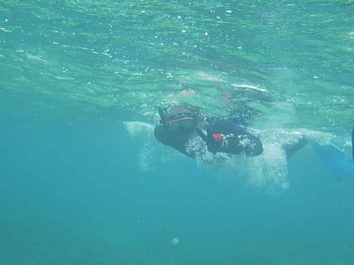 余裕のピースサイン