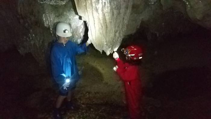 シュノーケリング後の洞窟探検