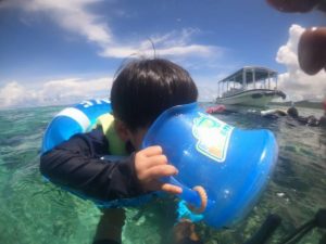 海大好き大人チームにご家族参加の4歳のちびっこも石垣島の海をシュノーケル！