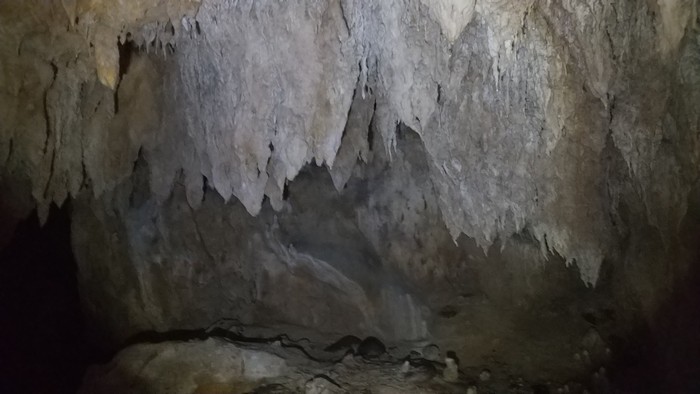 まっくらやみの洞窟