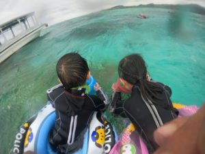 本物のサンゴを見ましょう♪海を楽しむには海の道具あり♪です！