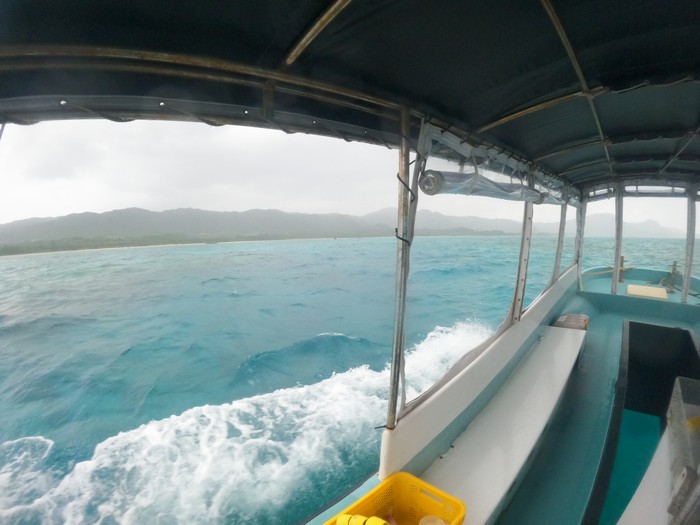 天気は曇り、小雨パラパラ