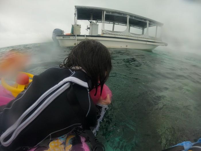 エントリー後すぐに箱メガネのニコラ君