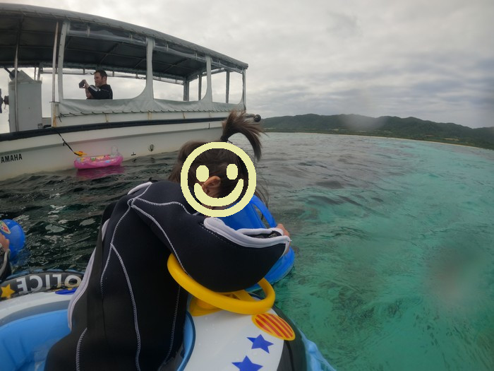 ニコラ君は変わらず箱メガネに没頭です。