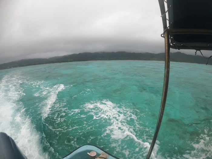 雲っていても透明度は高い海です