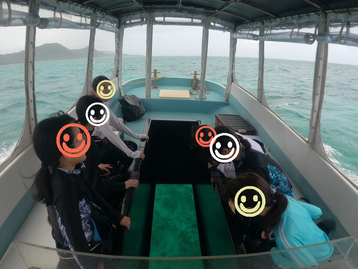 ボートに乗って出港です