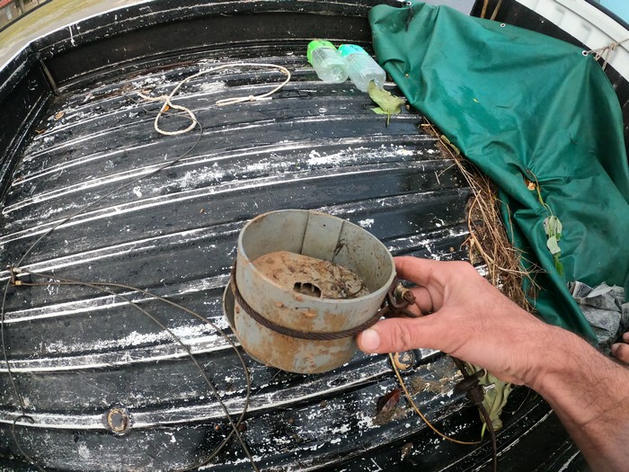 筒にワイヤーをまいて