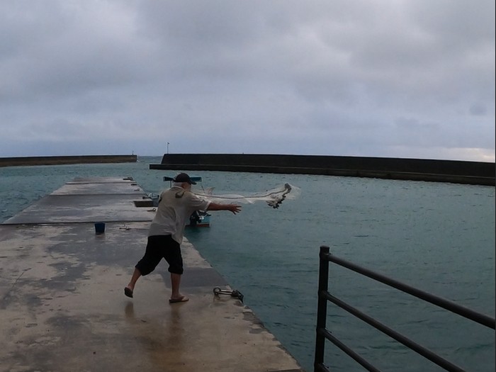 えいっ！と投げる投網です