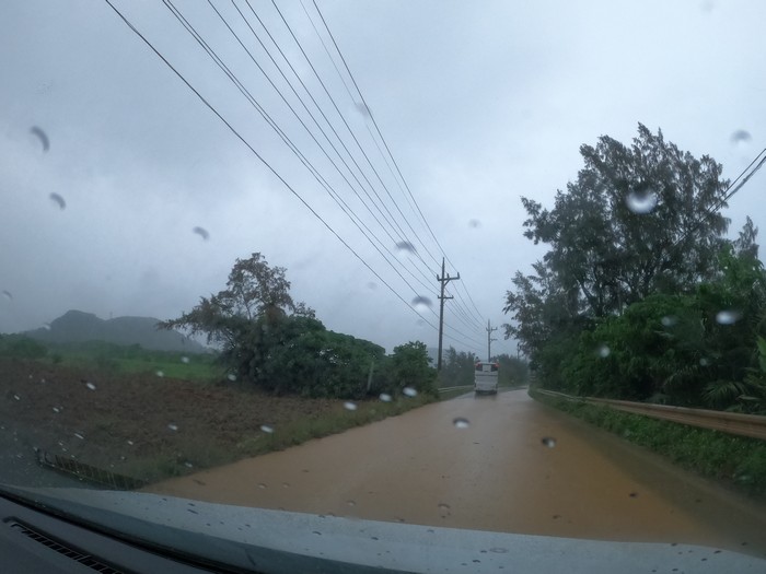 昨日、大雨で道路が冠水で