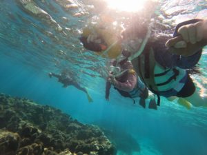 おばあちゃんは82歳！みーんな初めての三世代でシュノーケリング