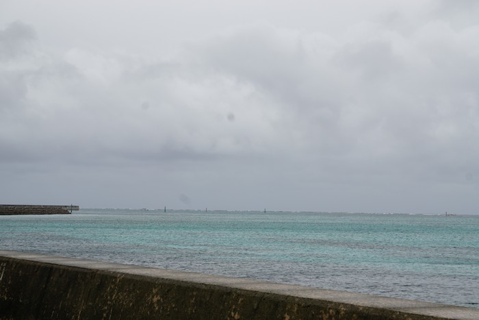 石垣島は曇っていてもエメラルドグリーン