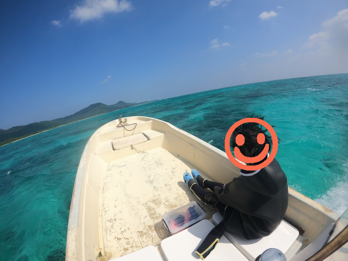 小型ボートで颯爽と