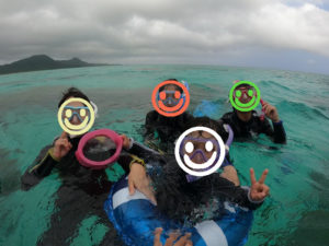 少人数シュノーケリングは自由度高く、スキンダイビングに家族水入らずの貸切ツアー！