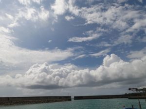 曇ったり、晴れたりの中グラスボートツアー♪梅雨入りはまだ。。。かな？