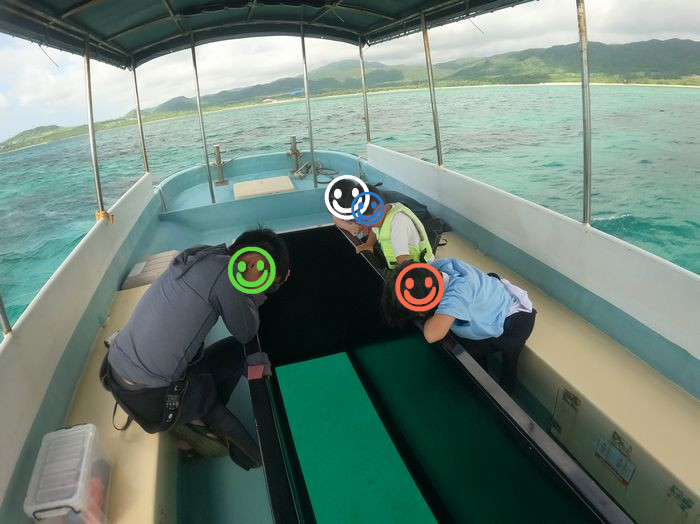 まずはグラスボートで水中観察