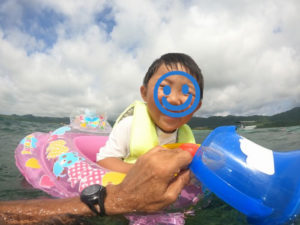 3歳浮き輪と箱メガネ！4年生初シュノーケリング！家族De貸切ツアー