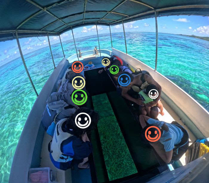 まずはグラスボートで楽しむ