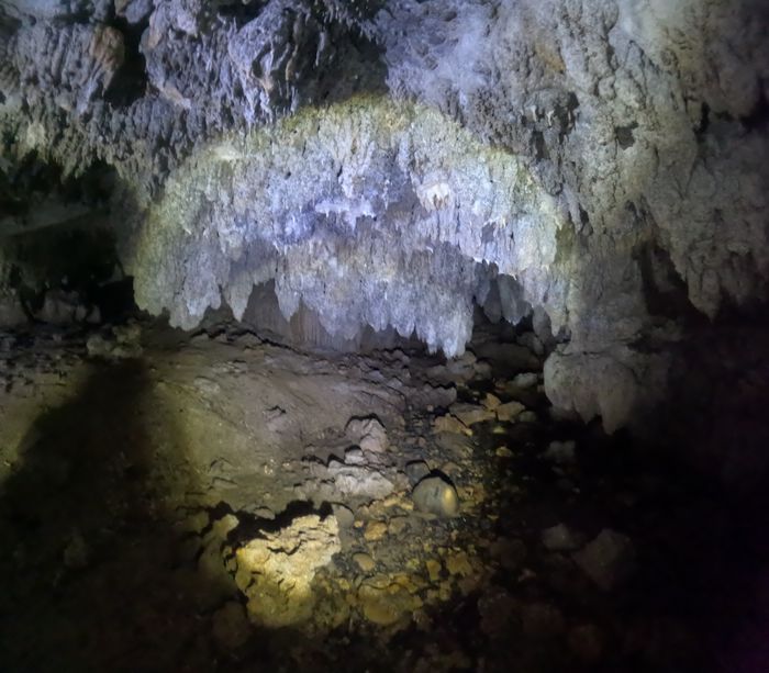 洞窟探検ツアー