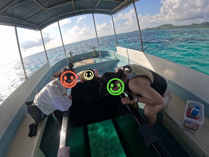 まずはグラスボートで楽しむ