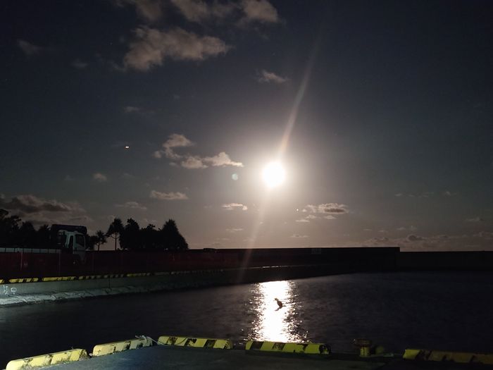 その次はとっても明るいお月さん