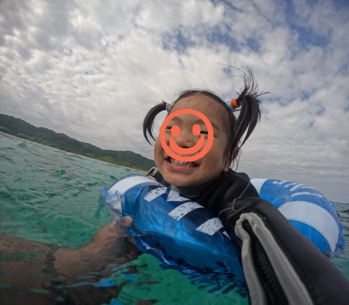 4歳、ワタル君は浮き輪で