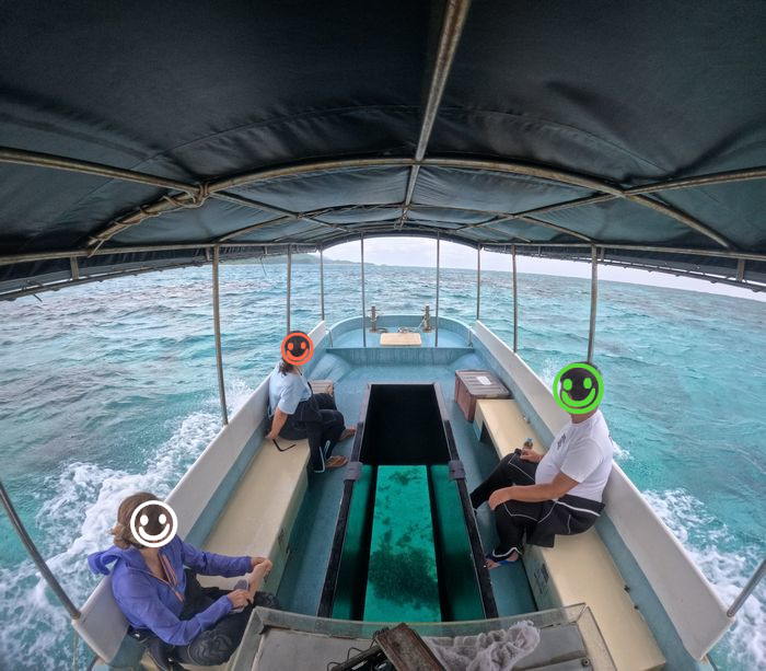 曇りで海を楽しむ気、満々の皆さん