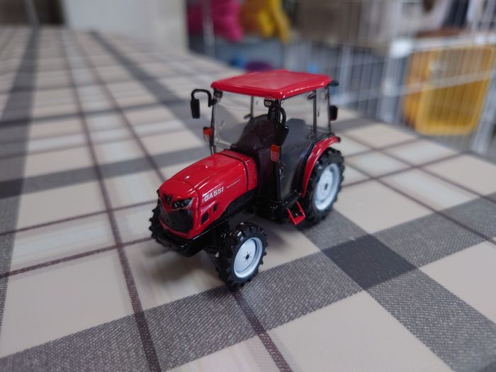 働く車　トラクター　フィギア