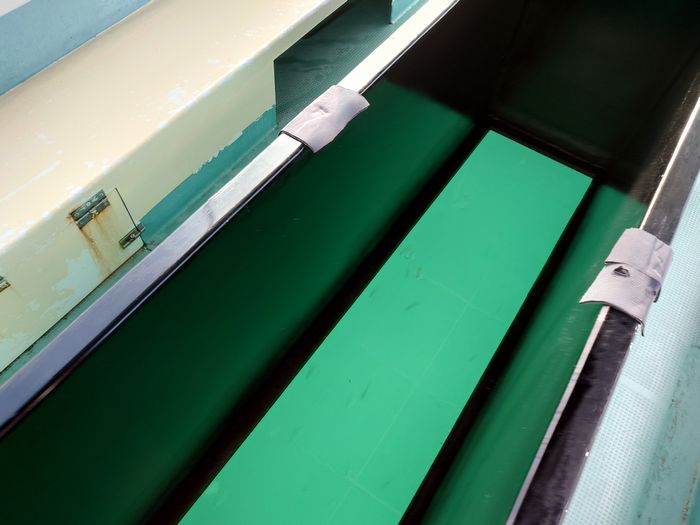 グラスボートのガラスを覗くと