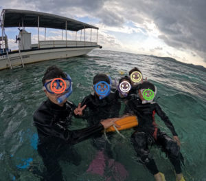 十人十色のピースサイン！家族みーんな初シュノーケリング♪