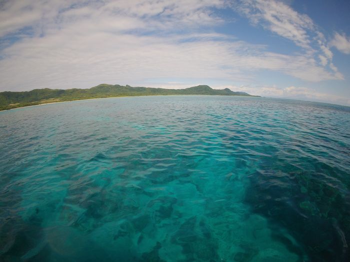 天気晴れ、穏やかな海