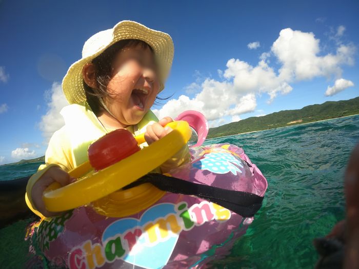 幼児、海デビュー