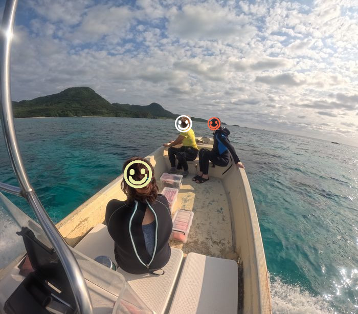 小型ボートで颯爽と