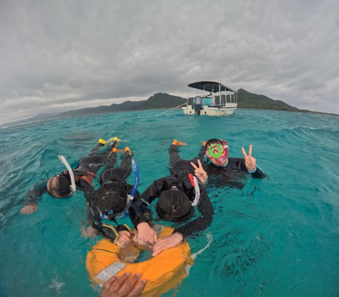 最初は、浮かん(浮き輪)をつかむ!