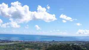 エメラルドの海と空。そして離島を望む展望台～エメラルドの海を見る展望台～