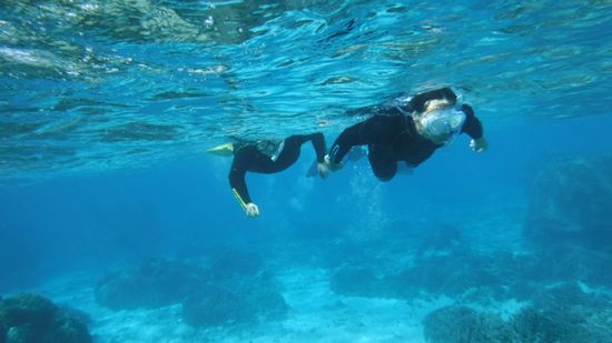 K村さん、サクサク泳ぎまわっています。