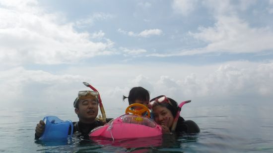 ご家族で、泳いでいます♪