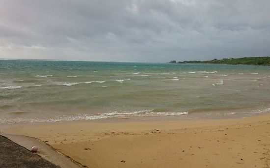 ビーチも波が高いです