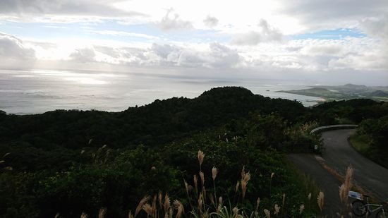海を見れば、心なごみます。