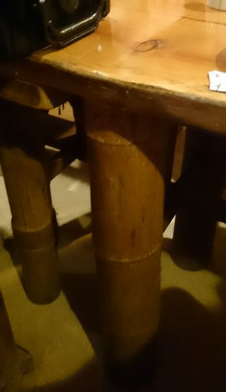 手作りの椅子だそうです