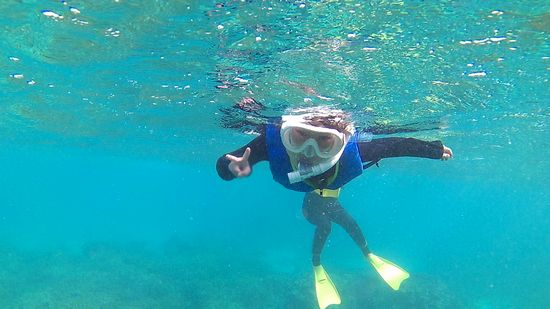 マホちゃん、余裕のピースサインです。