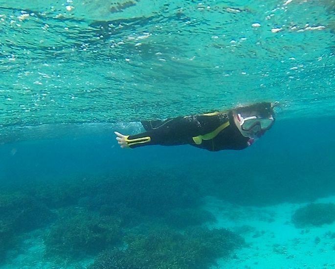 初めてのシュノーケルのお母さん